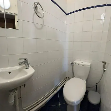 Apartment 5 Min Walk To Metro, 2 Bedrooms, La Defense, Parking Courbevoie