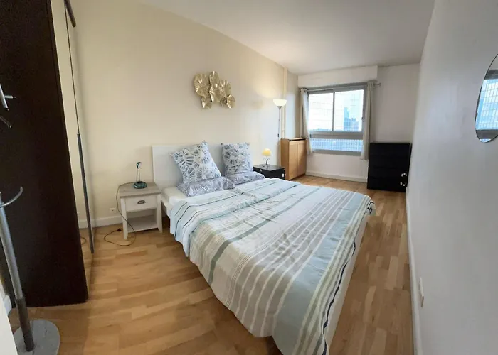 5 Min Walk To Metro, 2 Bedrooms, La Defense, Parking Courbevoie